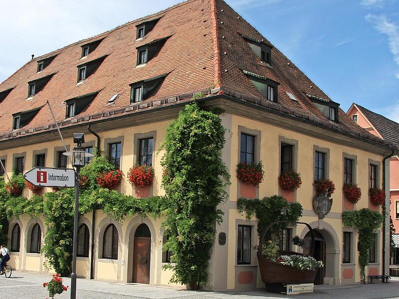 Wird der Lichtenfelser Marktplatz k&uuml;nftig video&uuml;berwacht? Ein scheidender Stadtrat regte das in der j&uuml;ngsten Sitzung an.