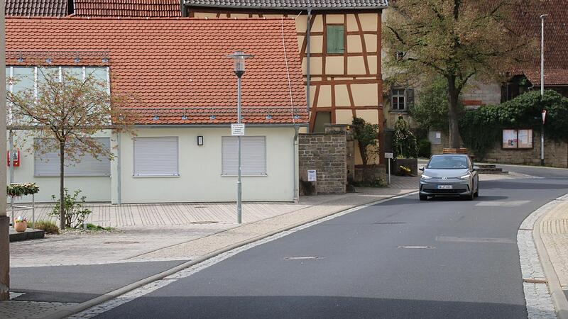 Am Eingang Dorfplatz zur Linde wünscht sich der Arbeitskreis „Tempo 30“ und auch einen Zebrastreifen.