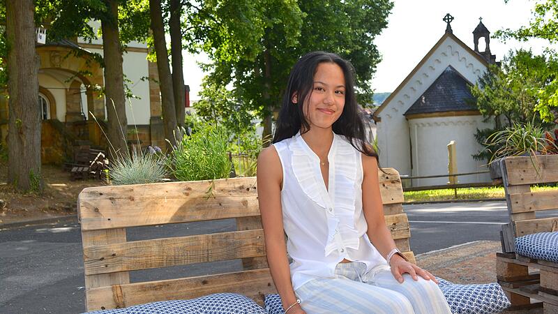 Emma Nguyen hat ihr Abitur, wenn man es genau nimmt, besser als mit 1,0 bestanden.