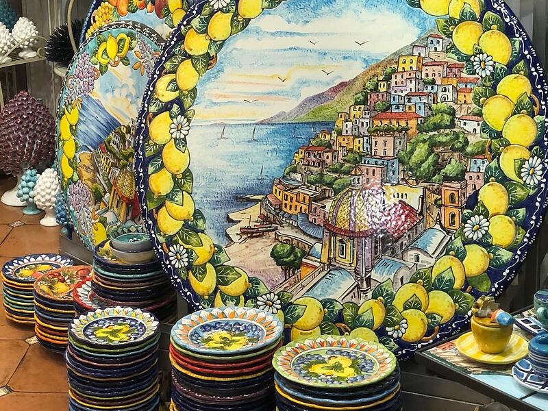 Positano ist für seine Keramik berühmt.2022 Thurnauer in Positano