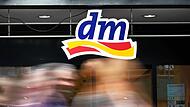 In Adelsdorf soll eine Filiale der Drogeriekette DM gebaut werden. In Adelsdorf soll eine Filiale der Drogeriekette DM gebaut werden.