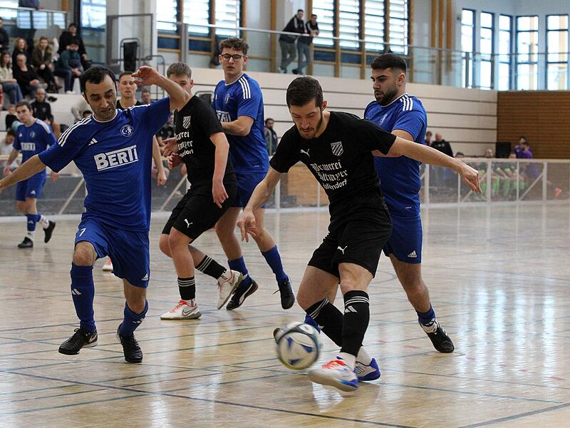 Auch in diesem Jahr sind der TSC Bamberg (in Blau) und der SV Pettstadt wieder beim Bamberg Masters vertreten. Auch in diesem Jahr sind der TSC Bamberg (in Blau) und der SV Pettstadt wieder beim Bamberg Masters vertreten.