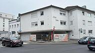 Das Haus Petra wird saniert. Zieht bald ein neues Geschäft in die Ladenfläche im Erdgeschoss ein?