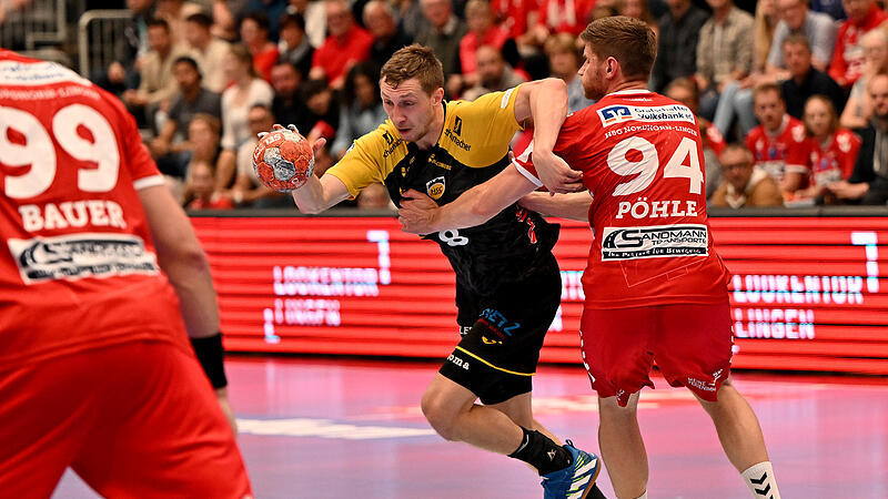 Der Coburger Arkadiusz Ossowski (links) im Duell mit Georg P&ouml;hle.