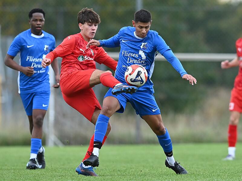 Der Baiersdorfer SV (in Rot) trifft zum Bezirksliga-Auftakt am Freitag auf die SpVgg Hüttenbach. Die SpVgg Zeckern (in Blau) ist erst am Sonntag gegen den SV Schwaig im Einsatz.
