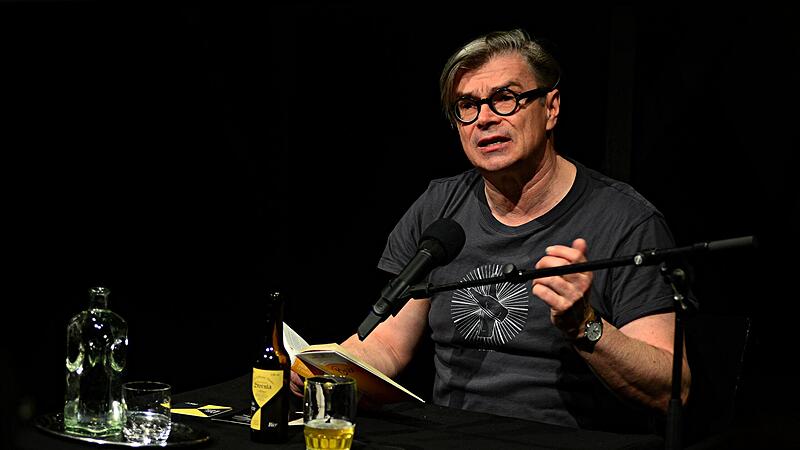 Jaroslav Rudi&scaron; las beim Bamberger Literaturfestival &uuml;ber BierDer Bahnausbau in Bamberg