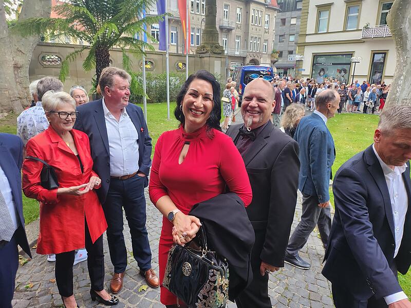 Stammgast beim Kissinger Sommer: Stadtr&auml;tin Christina Scheit mit ihrem Ehemann.