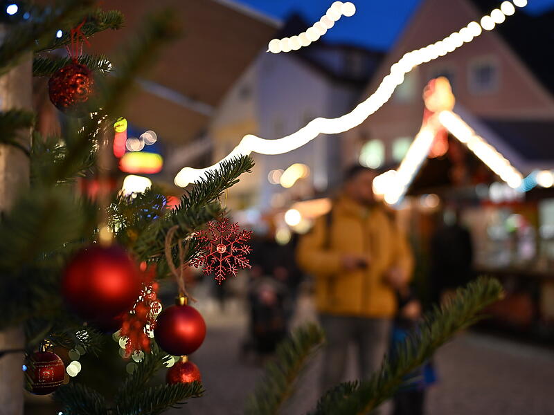 Der Forchheimer Weihnachtsmarkt 2024 ist eröffnet.Eröffnung Weihnachtsmarkt Forchheim 2024 Der Forchheimer Weihnachtsmarkt 2024 ist eröffnet.