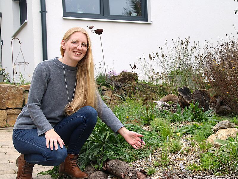 Veronica Müller vor einem ihrer vielen Gartenprojekte.