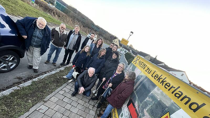 "Nein zu Lekkerland": Die Pläne des Unternehmens Lekkerland, ein Logistikzentrum in Schirnsdorf zu bauen, stoßen im Ort auf Widerstand.