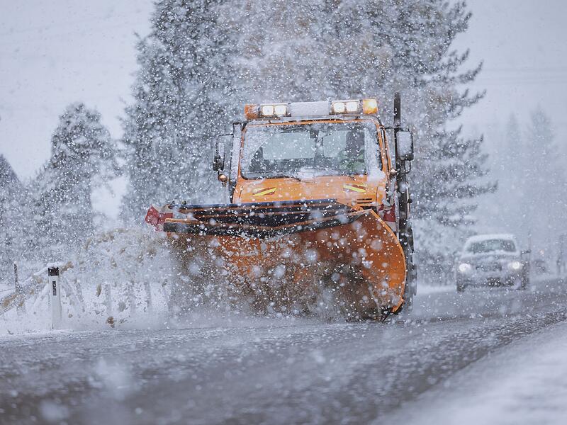 In Tirol prallte ein M&uuml;nchner gegen einen Schneepflug
