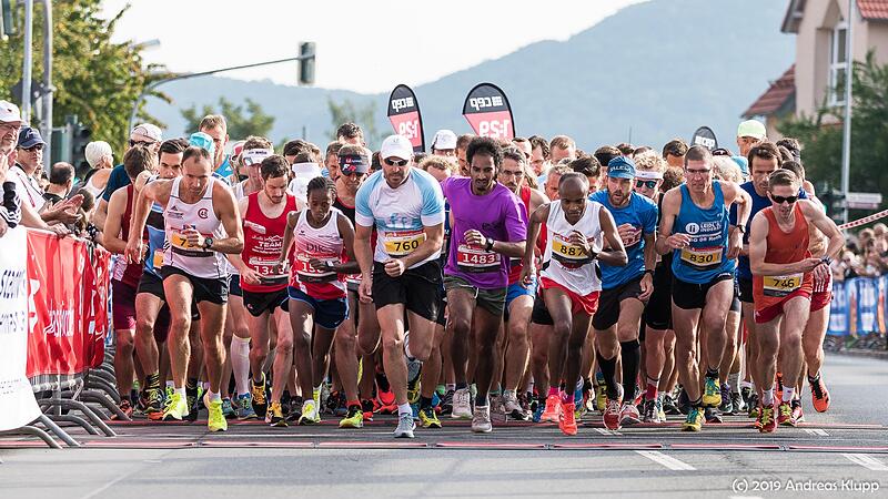 Nach zwei Jahren Corona-Pause findet in Ebermannstadt endlich wieder der beliebte Fränkische-Schweiz-Marathon statt.Forchheim & Fränkische Schweiz Nach zwei Jahren Corona-Pause findet in Ebermannstadt endlich wieder der beliebte Fränkische-Schweiz-Marathon statt.Forchheim & Fränkische Schweiz