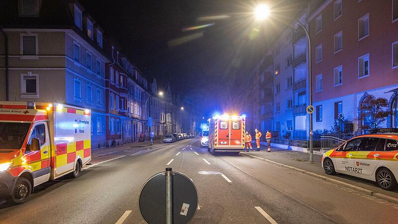 Mit mehreren Einsatzwagen waren die Rettungskr&auml;fte vor Ort.