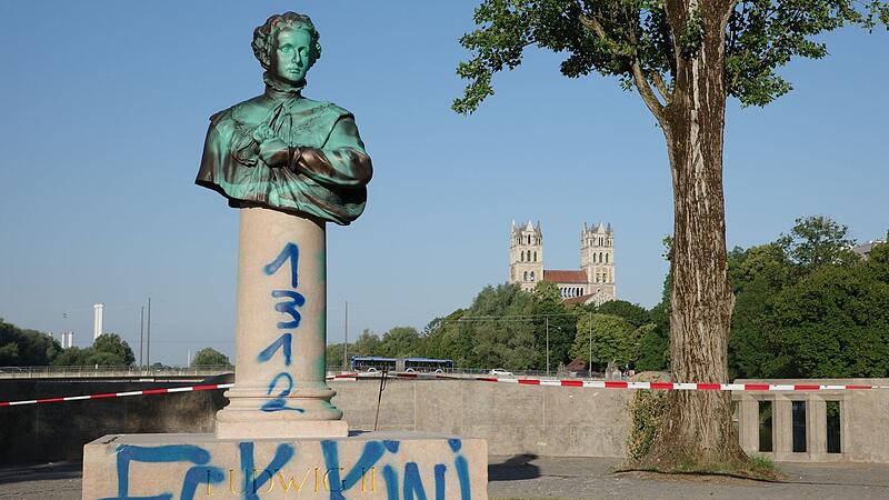 König Ludwig II.-Denkmal beschmiert König Ludwig II.-Denkmal beschmiert