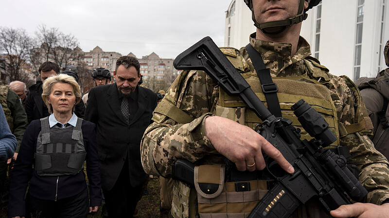 Ukraine-Krieg - von der Leyen in Butscha Ukraine-Krieg - von der Leyen in Butscha