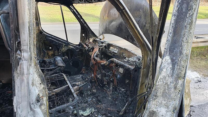Die Flammen waren zuerst in der Fahrerkabine. Die Flammen waren zuerst in der Fahrerkabine.