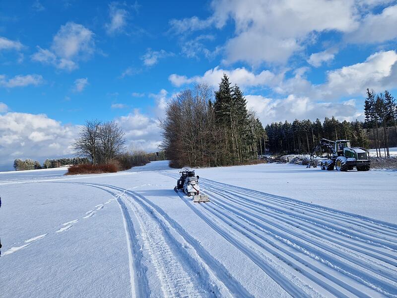 Walberngrüner Gletscher erstmals 2026 geöffnet Die ersten Runden können gedreht werden: Am Freitag Nachmittag (2. Janar 2026) wurde die „Sonnenloipe“ am Walberngrüner Gletscher gespurt. Die zahlreichen Fans können jetzt loslegen.