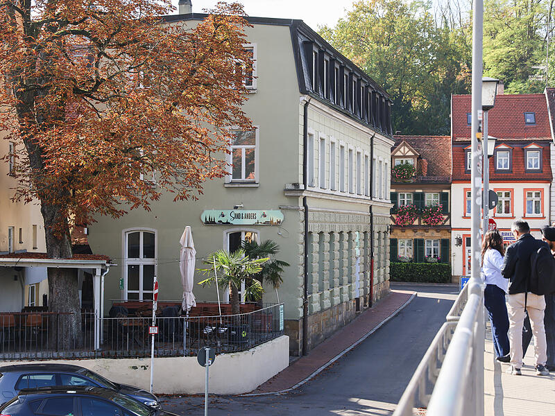Kachelofen 2.0 Das „Sand & Anders" befindet sich direkt an der Markusbrücke. Vom Biergarten aus hat man einen tollen Blick auf Klein Venedig.