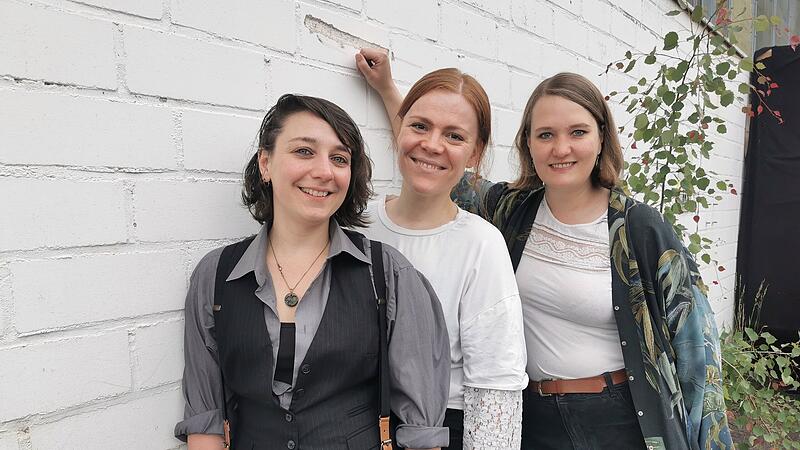 Seit knapp zwei Jahren &uuml;bernehmen die k&uuml;nstlerische Leitung der Bamberger Gassenspiele mit einem ganz besonderen Anliegen: &bdquo;Wir wollen ein Publikum, das sich von uns verzaubern l&auml;sst - und was sich die Augen f&uuml;r die Sch&ouml;nheit dieser Stadt &ouml;ffnen l&auml;sst".