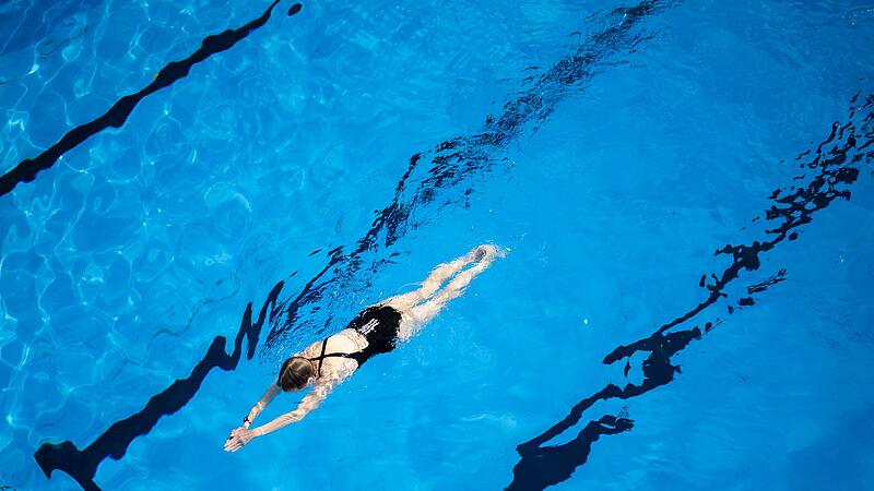 Bahnen im Freibad