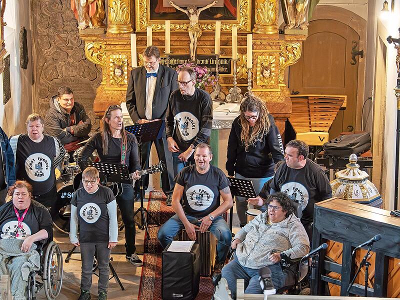 Die Horst Frenzel Bänd gestaltet das Vorprogramm. Die Horst Frenzel Bänd gestaltet das Vorprogramm.