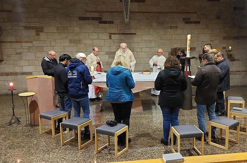 Eucharistiefeier zur Profanierung der Hauskapelle auf dem Volkersberg im kleinen Kreis der Volkersbergeinrichtungen