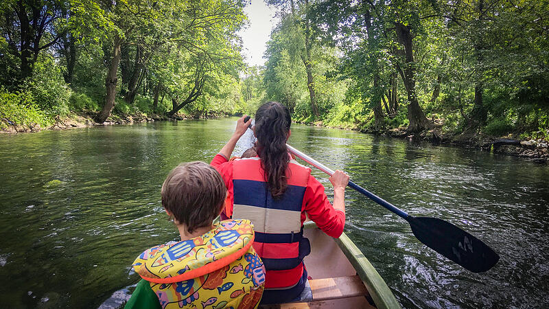 Eine Kanu-Tour auf der Fr&auml;nkischen Saale bei Bad Kissingen. Das Landratsamt hat den Fluss jetzt daf&uuml;r gesperrt.