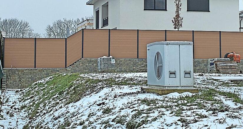 Der Gemeinderat G&auml;dheim beanstandete die Ausf&uuml;hrung einer St&uuml;tzmauer und eines Sichtschutzzauns in Ottendorf, da die baulichen Anlagen nicht den Festsetzungen des Bebauungsplans entsprechen.