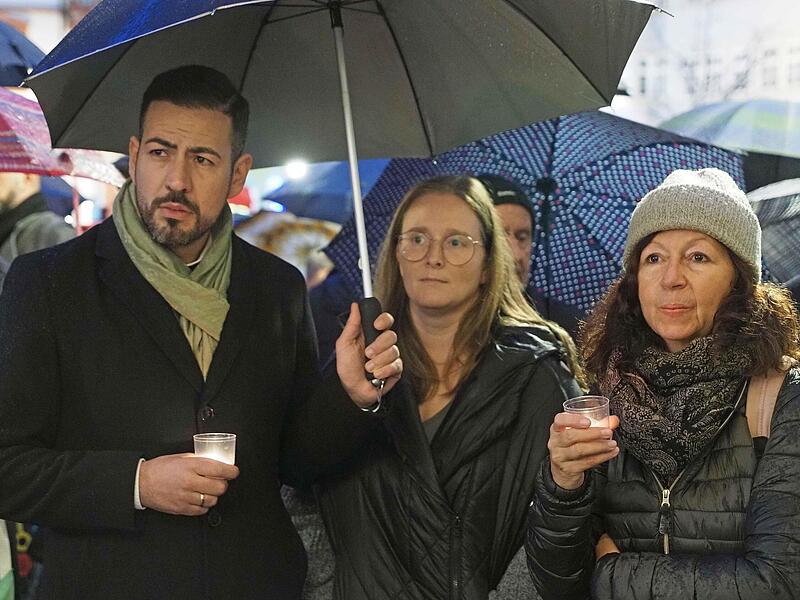 3. Bürgermeister Can Aydin auf dem Marktplatz. 3. Bürgermeister Can Aydin auf dem Marktplatz.