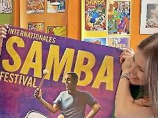 Vanessa Gundler mit dem von ihr gestalteten Plakat fürs Samba-Festival in diesem Jahr. Vanessa Gundler mit dem von ihr gestalteten Plakat fürs Samba-Festival in diesem Jahr.