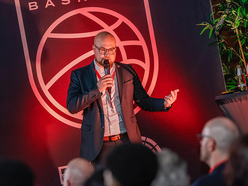 Philipp Englert ist Vorsitzender des Freak City Bamberg e.V. und will den Frauen- und Mädchenbasketball in Bamberg voranbringen. Philipp Englert ist Vorsitzender des Freak City Bamberg e.V. und will den Frauen- und Mädchenbasketball in Bamberg voranbringen.