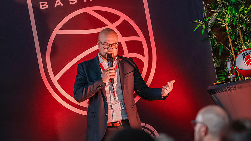 Philipp Englert ist Vorsitzender des Freak City Bamberg e.V. und will den Frauen- und Mädchenbasketball in Bamberg voranbringen. Philipp Englert ist Vorsitzender des Freak City Bamberg e.V. und will den Frauen- und Mädchenbasketball in Bamberg voranbringen.