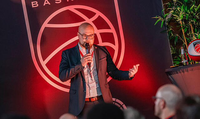 Philipp Englert ist Vorsitzender des Freak City Bamberg e.V. und will den Frauen- und Mädchenbasketball in Bamberg voranbringen. Philipp Englert ist Vorsitzender des Freak City Bamberg e.V. und will den Frauen- und Mädchenbasketball in Bamberg voranbringen.