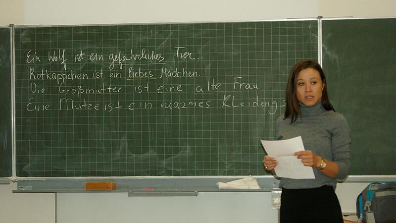 Lehrkr&auml;fte wie Julia Hass, die selbst ukrainisch sprechen, sind ein &bdquo;Trumpf&ldquo; f&uuml;r die Br&uuml;ckenklassen wie am Meranier-Gymnasium-Lichtenfels.