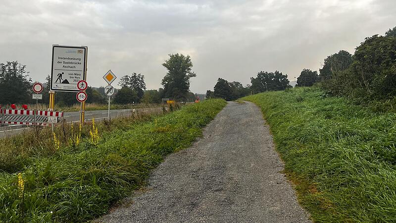 Wie der Weg bei Aschach sehen viele Radwege in Bad Bocklet aus. Die Gemeinde will, dass er asphaltiert wird.