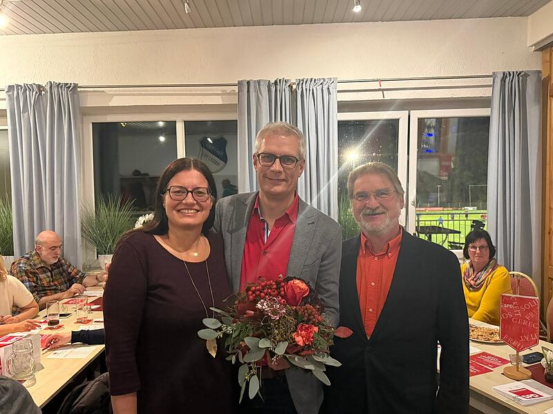 Er geht wieder ins Rennen: Die SPD hat Uwe Kirschstein (Mitte) zum inzwischen vierten Mal als ihren Kandidaten für die Oberbürgermeisterwahl in Forchheim ernannt.