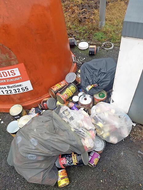 „So nicht!“ Bernd Rebhan kritisierte im Umweltausschuss die angesichts der vielfältigen Angebote der Abfallentsorgung unverständlichen wilden Müllablagerungen. „So nicht!“ Bernd Rebhan kritisierte im Umweltausschuss die angesichts der vielfältigen Angebote der Abfallentsorgung unverständlichen wilden Müllablagerungen.