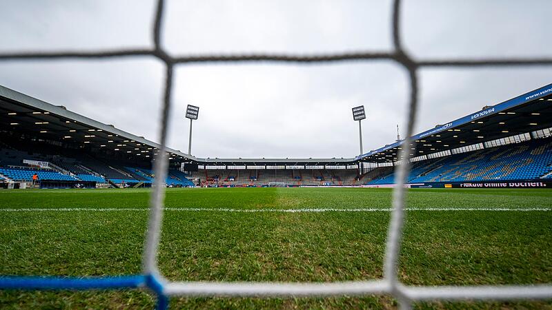 Fu&szlig;balltor st&uuml;rzt auf Kind - tot