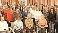 Die Jubilare und Jubilarinnen des Awo-Kreisverbands Kulmbach, darunter in der zweiten Reihe vorne links Hauptgesch&auml;ftsf&uuml;hrerin Margit Vogel, wurden 2025 f&uuml;r ihre langj&auml;hrige Betriebszugeh&ouml;rigkeit geehrt und stehen gemeinsam f&uuml;r &uuml;ber 1335 Jahre Eng...