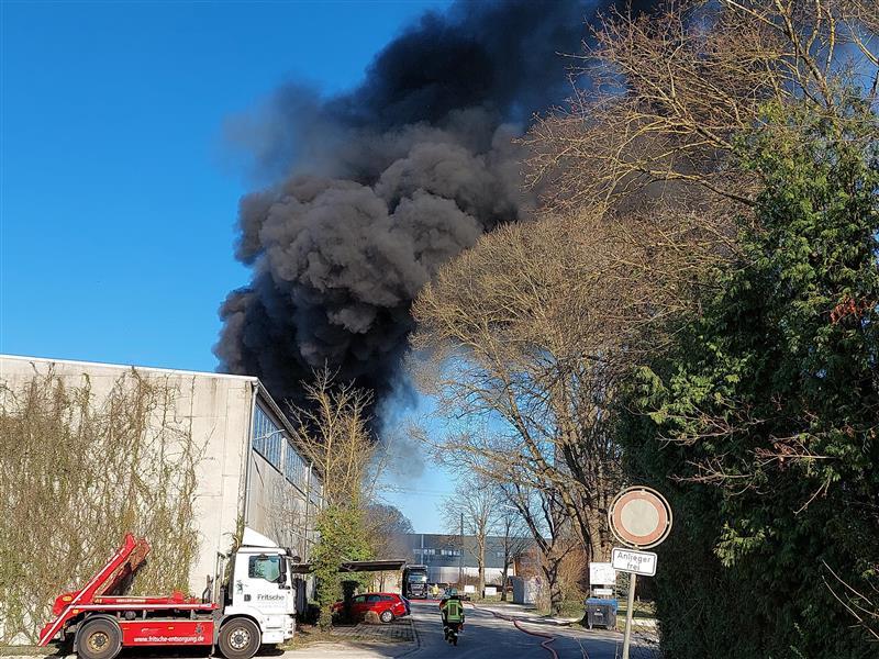 Die Feuerwehr war mit einem Großaufgebot im Einsatz.