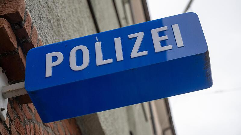 Eine Frau wandte sich nach dem Heimatfest in Wilhelmsthal an die Facebook-Community – und an die Polizei (Symbolbild). Peter Kneffel/dpa Eine Frau wandte sich nach dem Heimatfest in Wilhelmsthal an die Facebook-Community – und an die Polizei (Symbolbild). Peter Kneffel/dpa