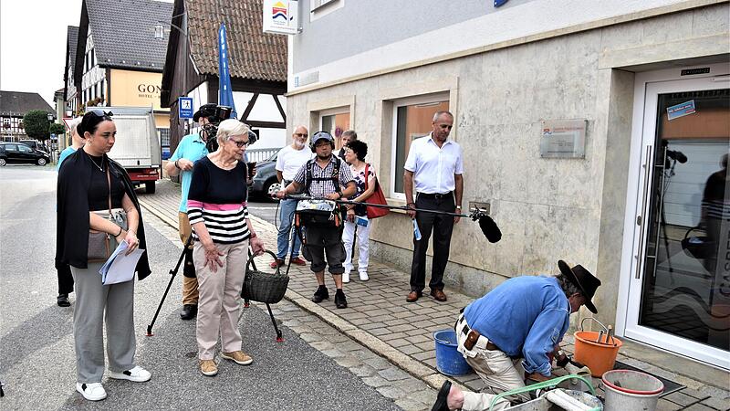 Inge Goebel f&uuml;hrte die Gruppe und geleitete sie zu jedem der Orte, wo fr&uuml;her j&uuml;dische Mitb&uuml;rger wohnten und deren H&auml;user teilweise bis in die heutige Zeit noch erhalten geblieben sind.