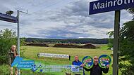 Vertreter des Bund Naturschutz am Bahnhof Mainroth.   Die Planungstrasse w&uuml;rde direkt hinter dem Bahnhof durch die  Landschaft verlaufen;. Im Bild (von links) Kreisvorsitzender Anton Reinhardt, Ute Hauptfleisch, stellvertretende Kreisvorsitzende C...