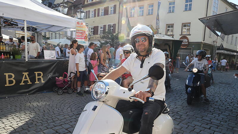 Die Vespas sind los.