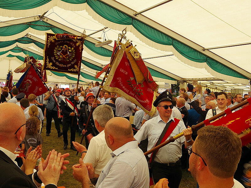 Feuerwehr Wilhelmsthal feiert 150. Jubil&auml;umIn der Bildergalerie: Festumzug durch Wilhelmsthal