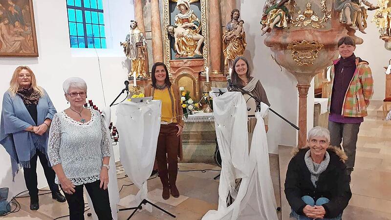 Ihre Gedanken, Musik und Gesang zum Advent gingen zu Herzen und f&uuml;hrten aus der St.-Nikolaus-Kirche Windheim in die nachdenkliche Adventszeit ein. Von links Michaela L&ouml;ffler, Hilde Preinl, Alexandra F&ouml;rtsch, Ute Fischer- Petersohn, Birgit Schmitt, Monika Schuster.