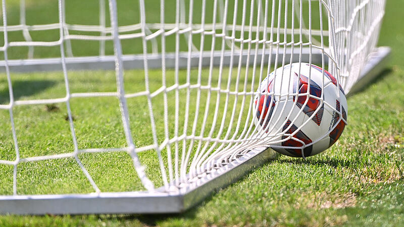 Der letzte Spieltag in Erlangen-Pegnitzgrund steht an. Daher werden definitiv einige Entscheidungen zu Meisterschaften und Abstiegen fallen. Der letzte Spieltag in Erlangen-Pegnitzgrund steht an. Daher werden definitiv einige Entscheidungen zu Meisterschaften und Abstiegen fallen.