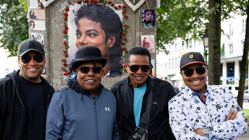 Tito Jackson mit Brüdern und Sohn Tito Jackson mit Brüdern und Sohn