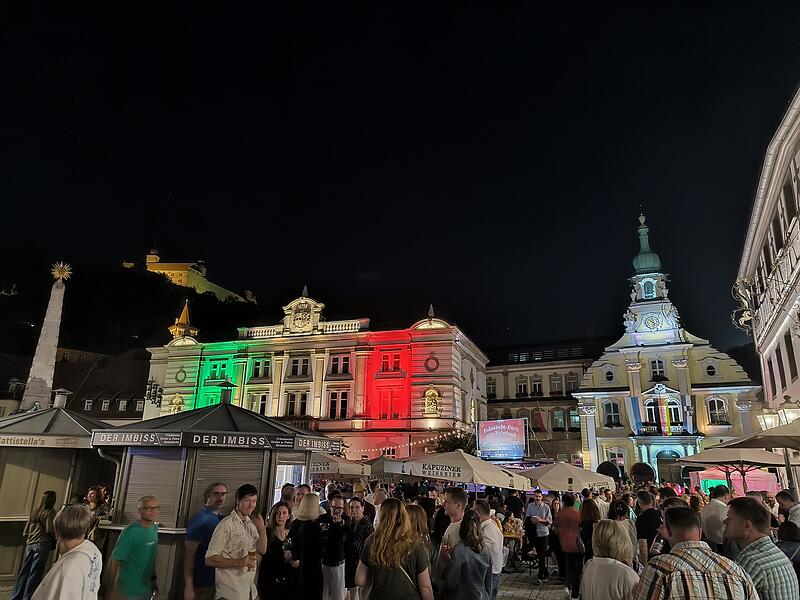 Die Italienische Nacht verwandelt den Kulmbacher Markplatz am Freitag, 7. August, und Samstag, 8. August 2026 in eine mediterrane Piazza.
