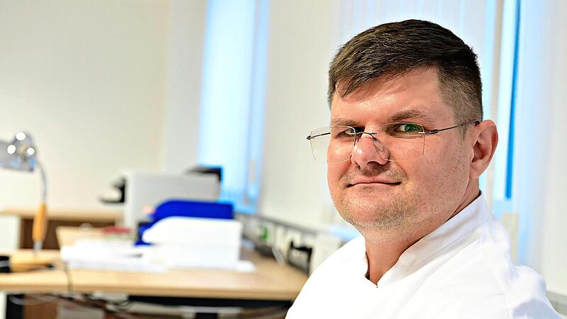 Alex Aleks ist der neue ärztliche Leiter und Chefarzt der Inneren Abteilung des Kreiskrankenhauses St. Anna in Höchstadt. Alex Aleks ist der neue ärztliche Leiter und Chefarzt der Inneren Abteilung des Kreiskrankenhauses St. Anna in Höchstadt.